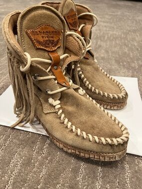 El Vaquero Italy Tan Suede Fringe Moccasin Boots